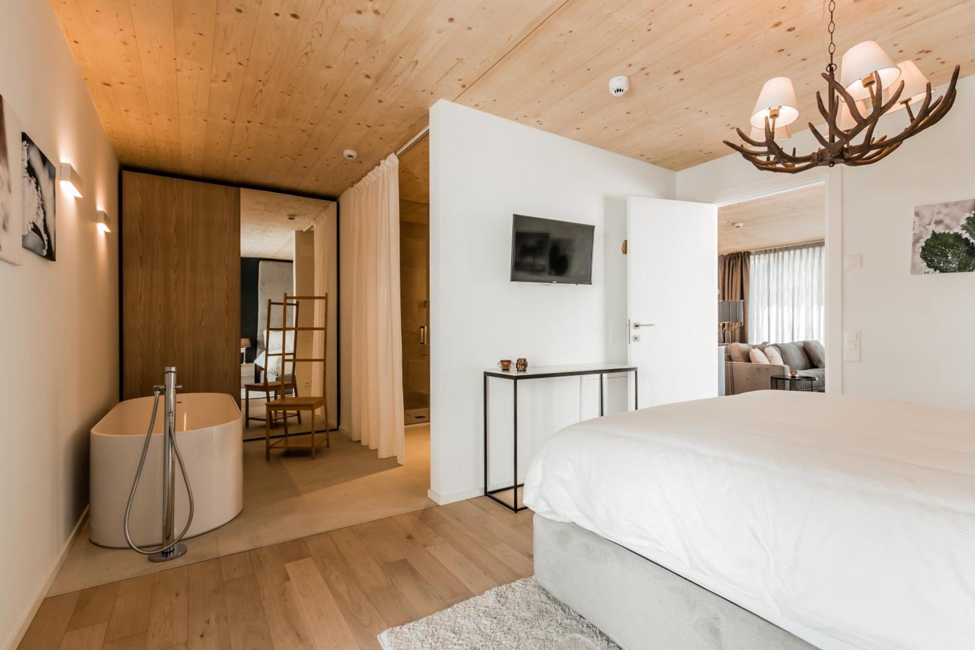The Base Aparthotel *